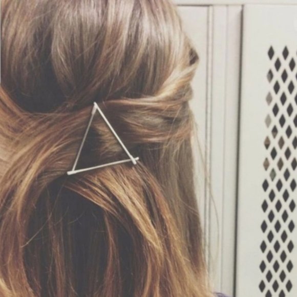 Brandy Melville Silver Metal Triangle Hair Clip - Picture 2 of 4